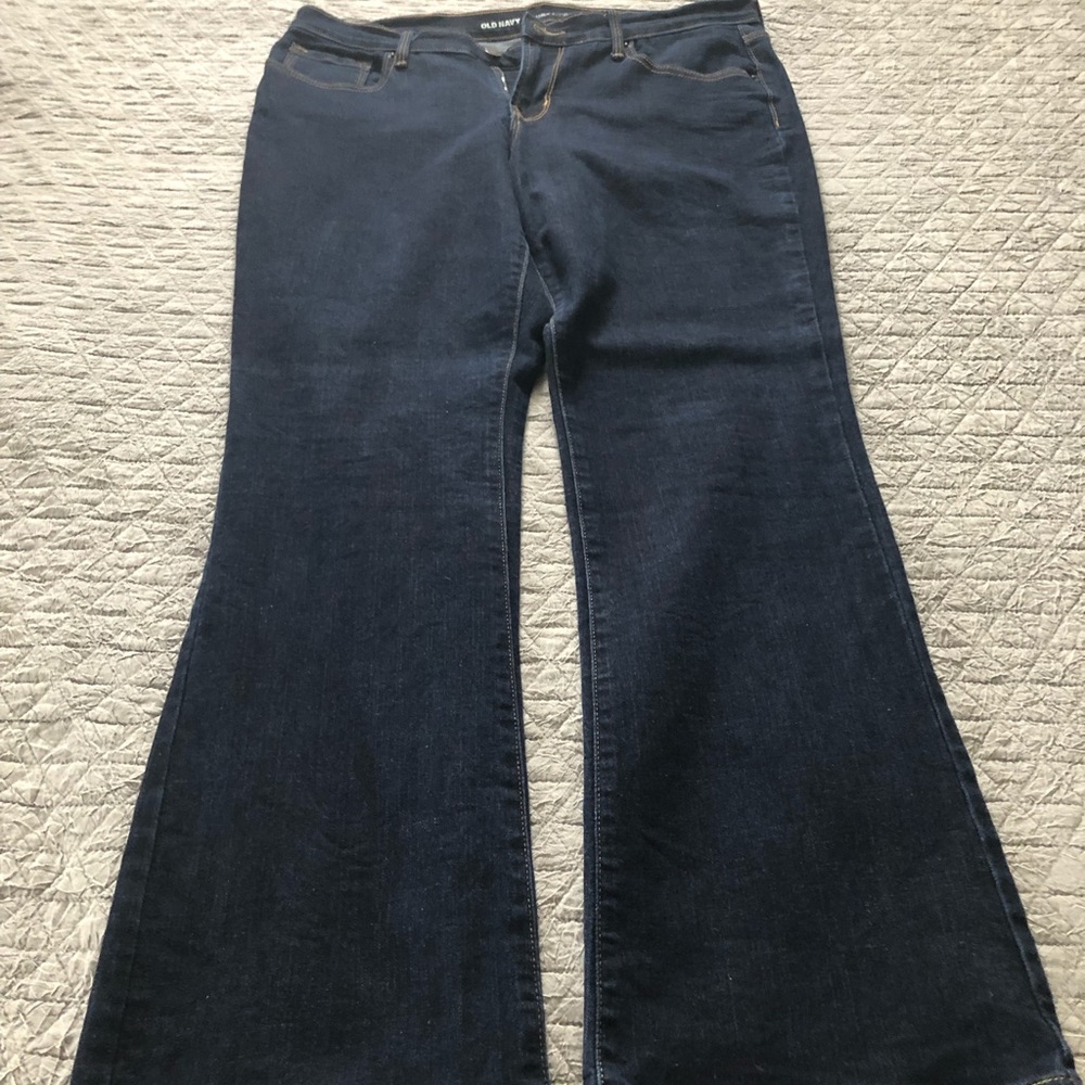 EUC women’s Old Navy Curvy Profile bootcut jeans sz 12 short